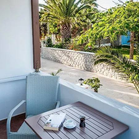 Oceanis * Adamantas (Milos)