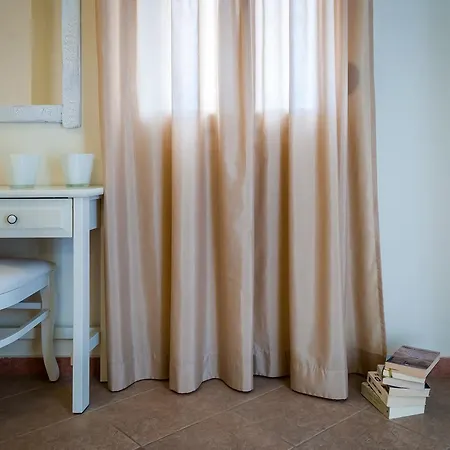 Oceanis Adamantas (Milos)