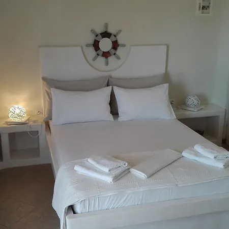 Oceanis Adamantas (Milos)