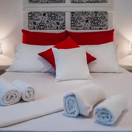 Oceanis Adamantas (Milos)