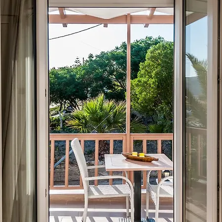 Oceanis Adamantas (Milos)