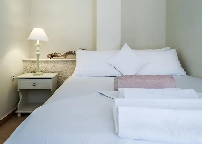 Oceanis Адамас